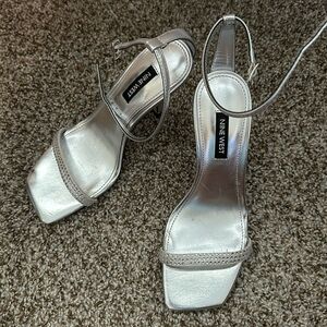 Nine West silver heels size 6